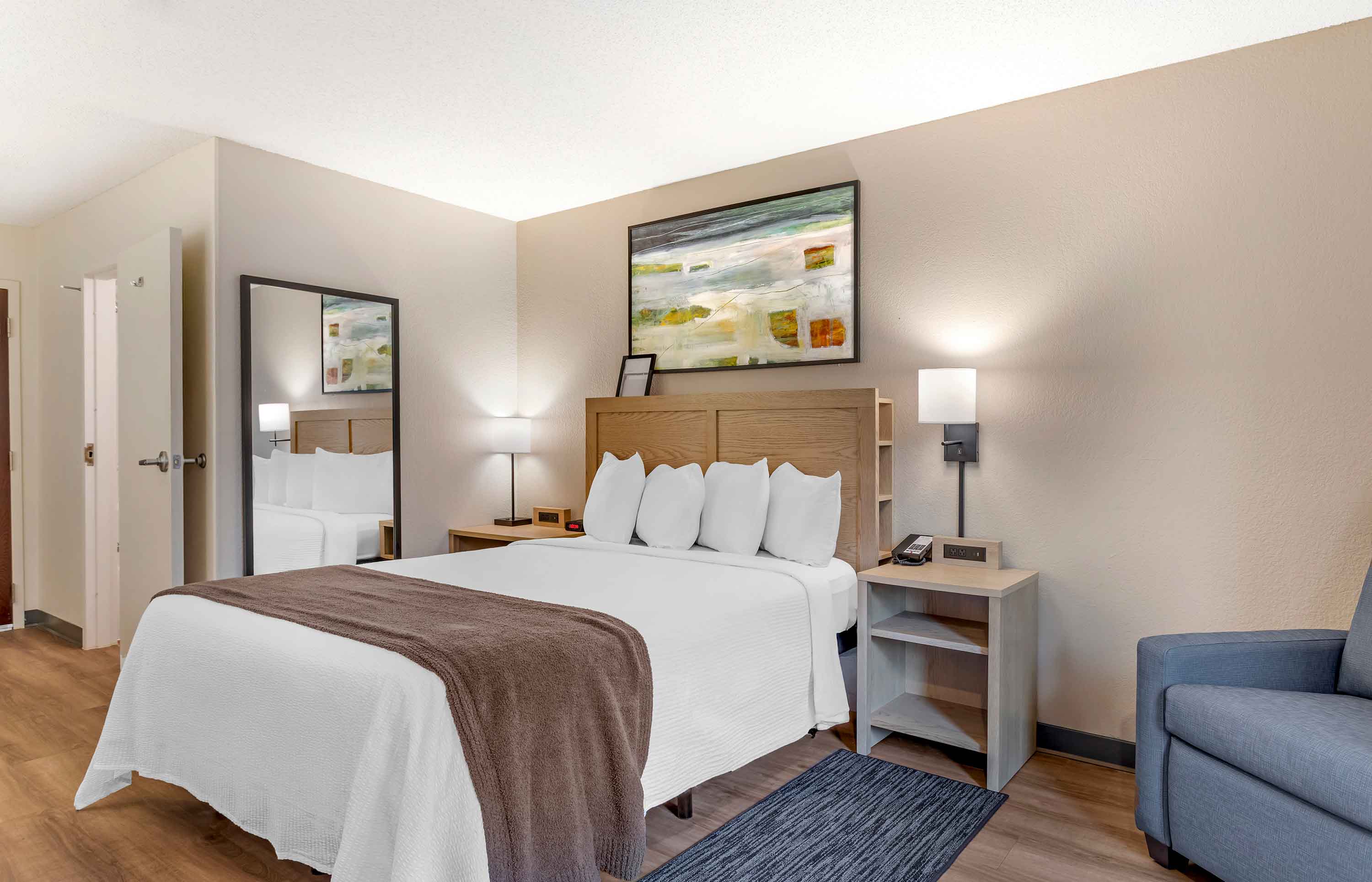 RoomPhoto1.jpg