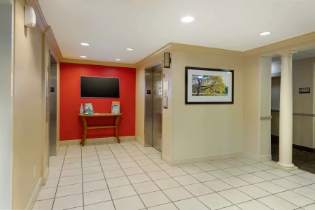 Lobby and Guest Check-in