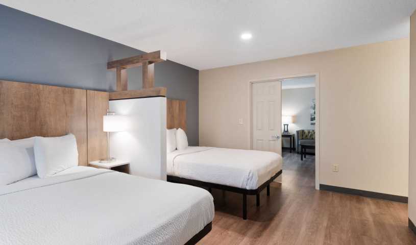 1 Bedroom Suite - 2 Full Beds