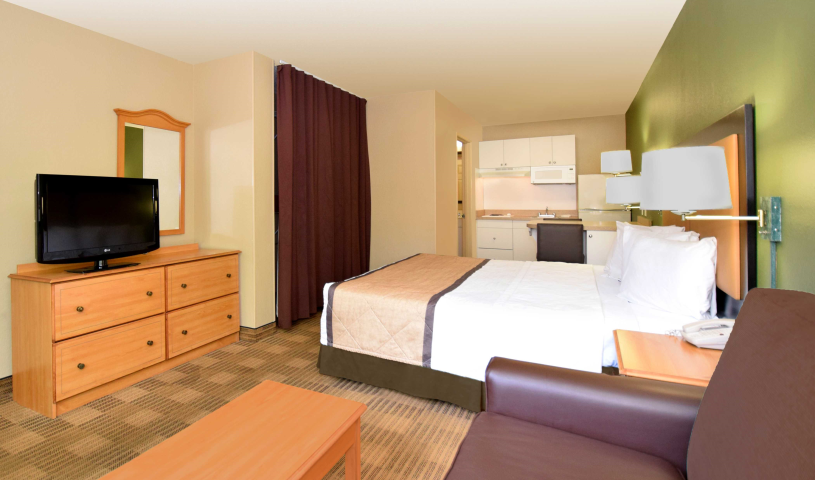 Deluxe Studio - 1 King Bed