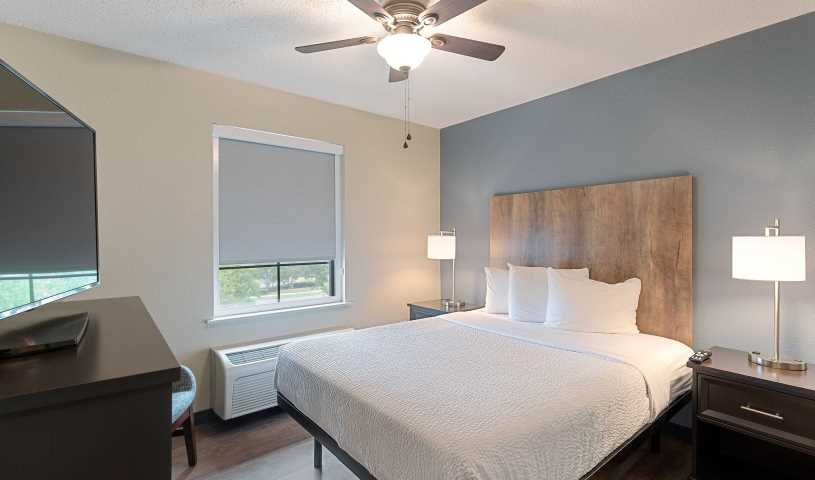 2 Bedroom Suite - 2 Queen Beds