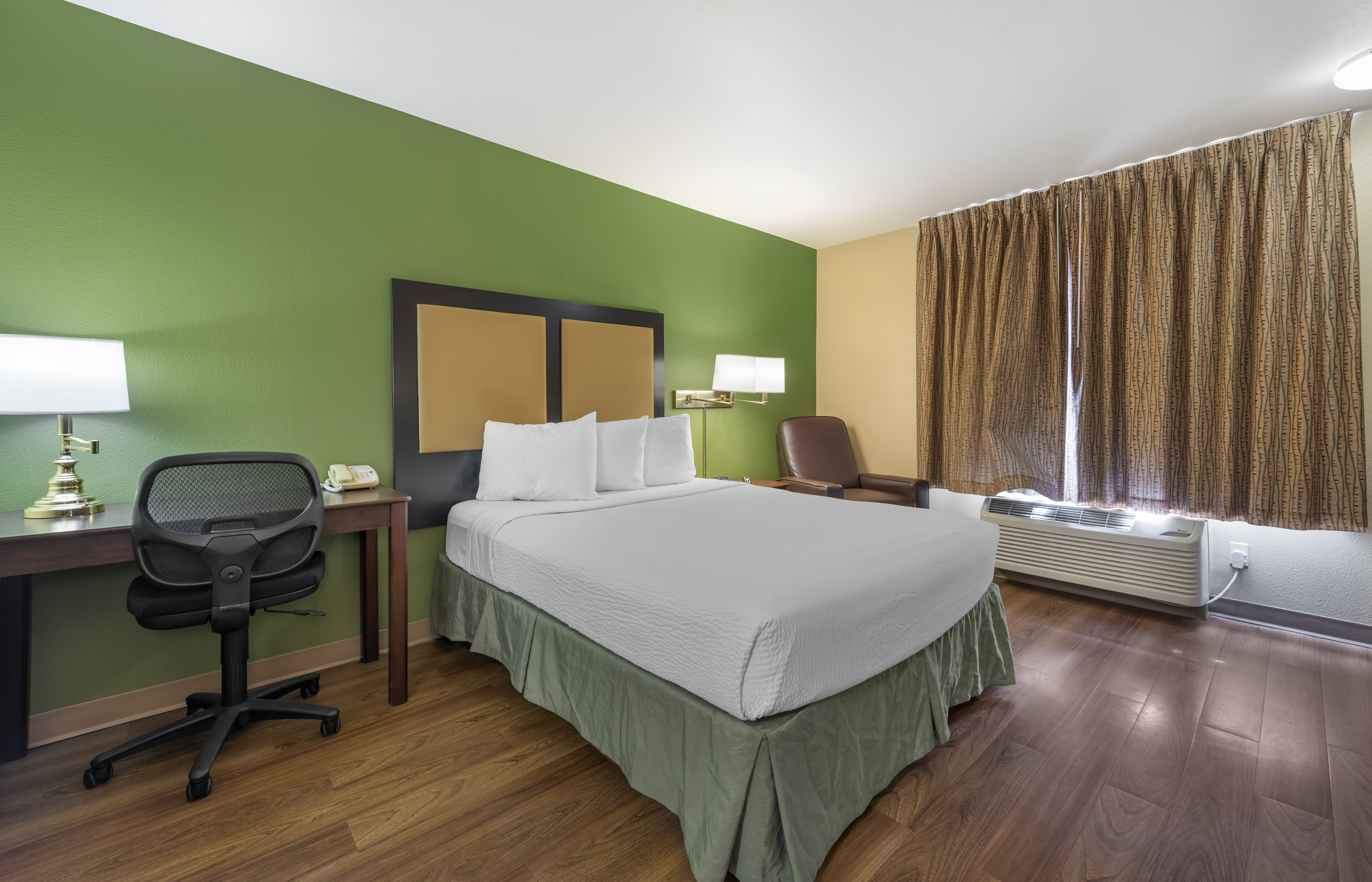 Studio Suite - 1 Queen Bed