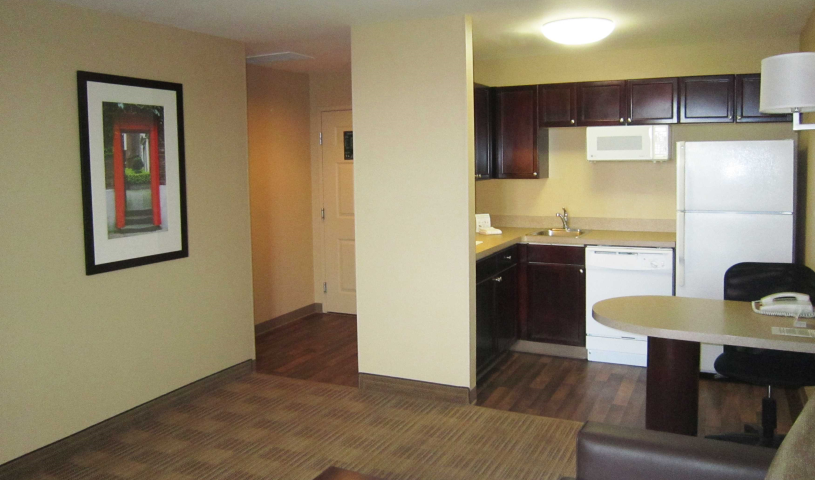 1 Bedroom Suite - 1 King Bed